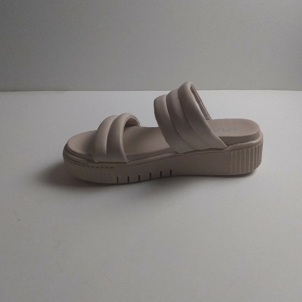 Mia  Lini Platform Beige Sandals size 7
